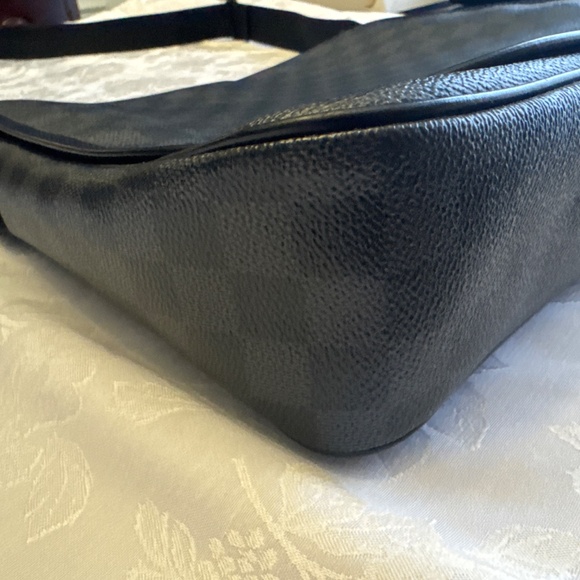 Authentic Louis Vuitton Graphite Damier District MM Cross Body Bag - Picture 6 of 16